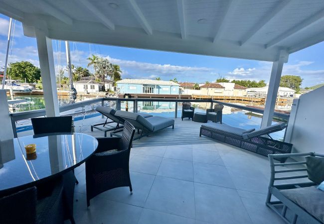 Villa in Jolly Harbour - Luxury Waterfront Villa 