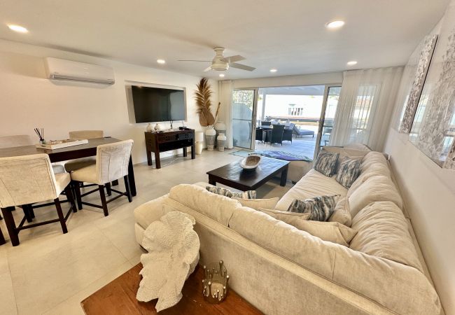 Villa in Jolly Harbour - Luxury Waterfront Villa  Villa in Jolly Harbour - Luxury Waterfront Villa