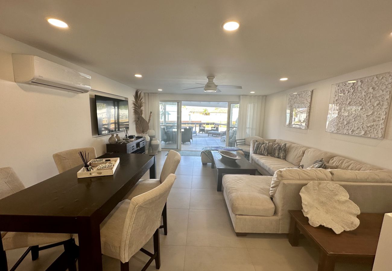 Villa in Jolly Harbour - Luxury Waterfront Villa 