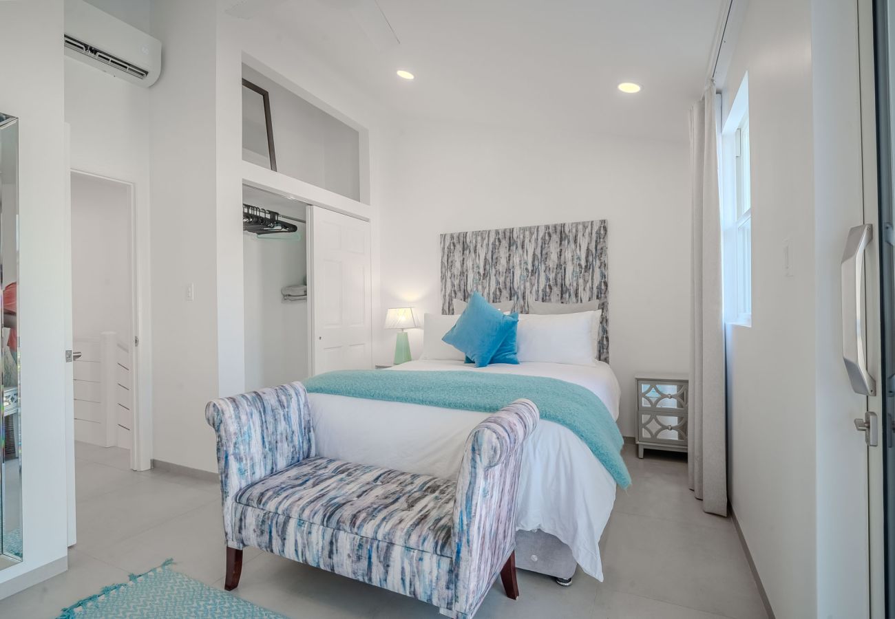 Villa in Jolly Harbour - Luxury Waterfront Villa Jolly Harbour