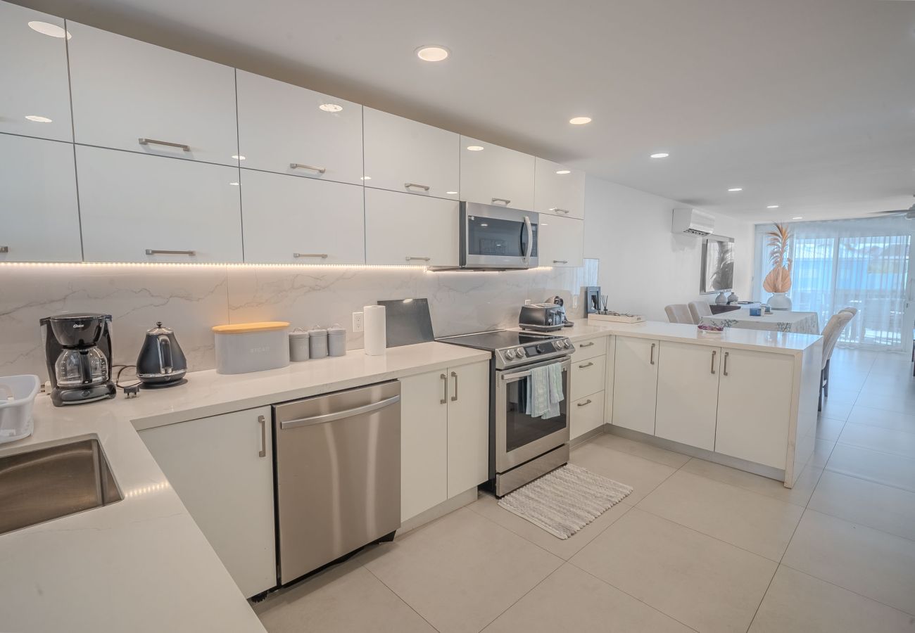 Villa in Jolly Harbour - Luxury Waterfront Villa Jolly Harbour