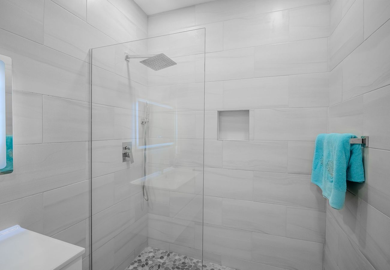 Villa in Jolly Harbour - Luxury Waterfront Villa Jolly Harbour