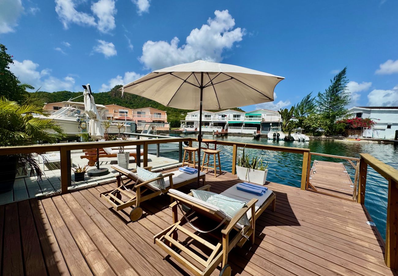 Villa in Jolly Harbour - Exquisite Waterfront Villa