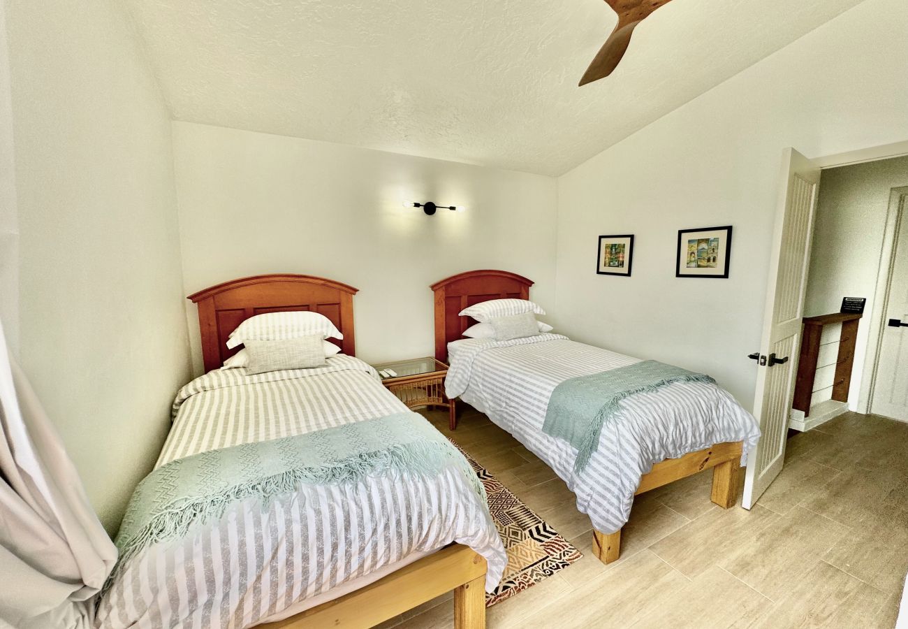 Villa in Jolly Harbour - Exquisite Waterfront Villa