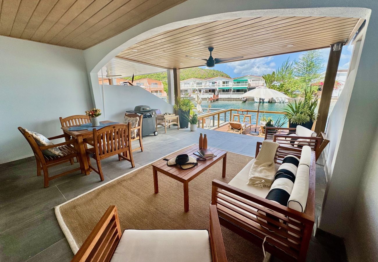 Villa in Jolly Harbour - Exquisite Waterfront Villa