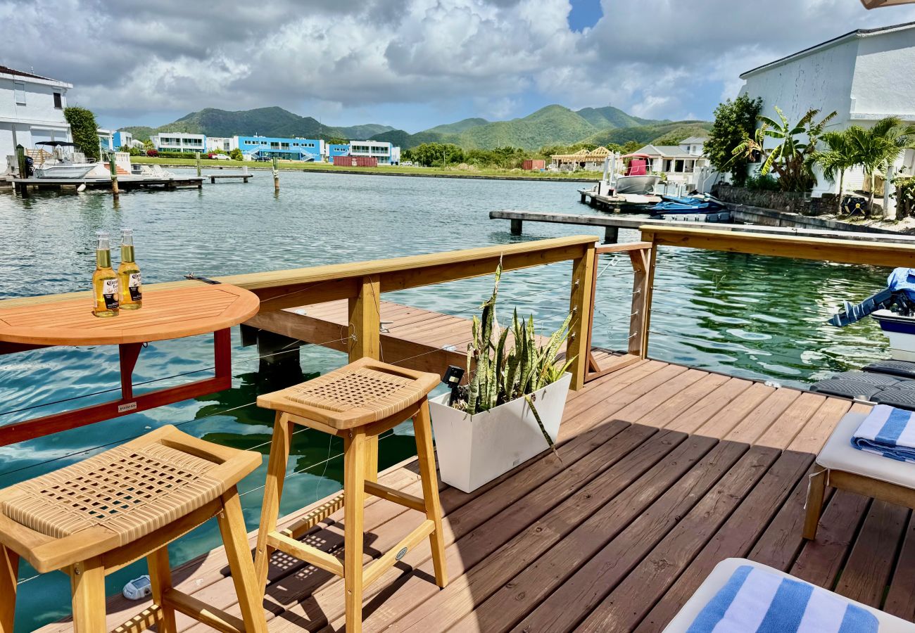 Villa in Jolly Harbour - Exquisite Waterfront Villa