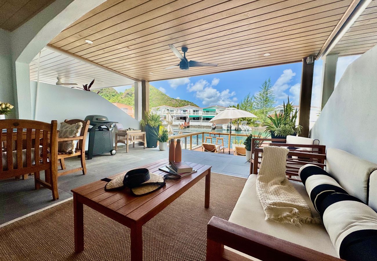 Villa in Jolly Harbour - Exquisite Waterfront Villa