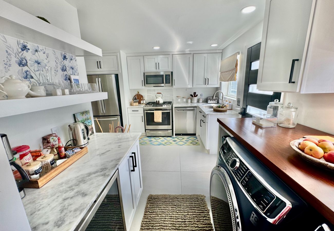 Villa in Jolly Harbour - Exquisite Waterfront Villa