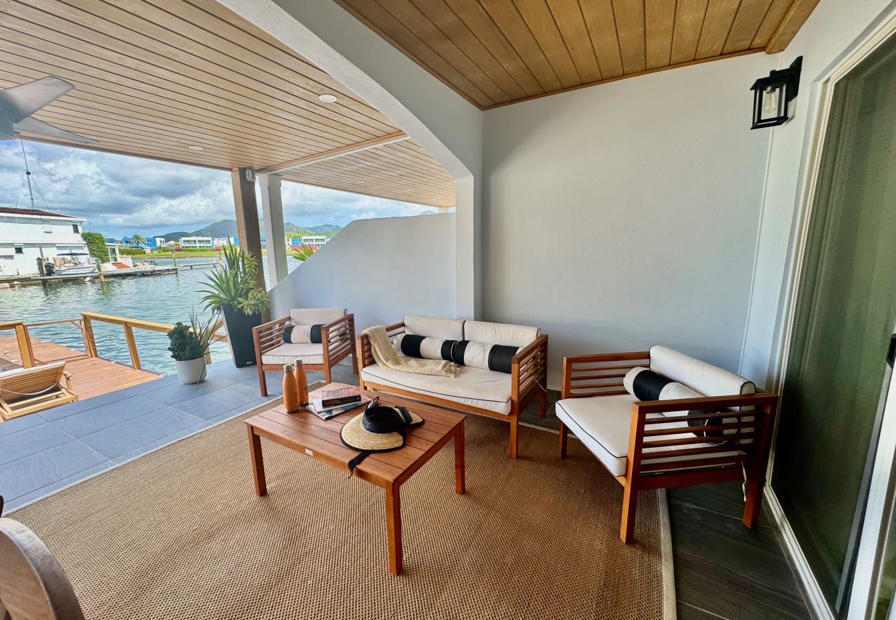 Villa in Jolly Harbour - Exquisite Waterfront Villa