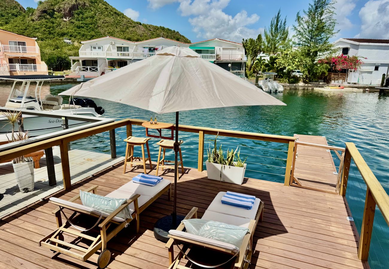 Villa in Jolly Harbour - Exquisite Waterfront Villa