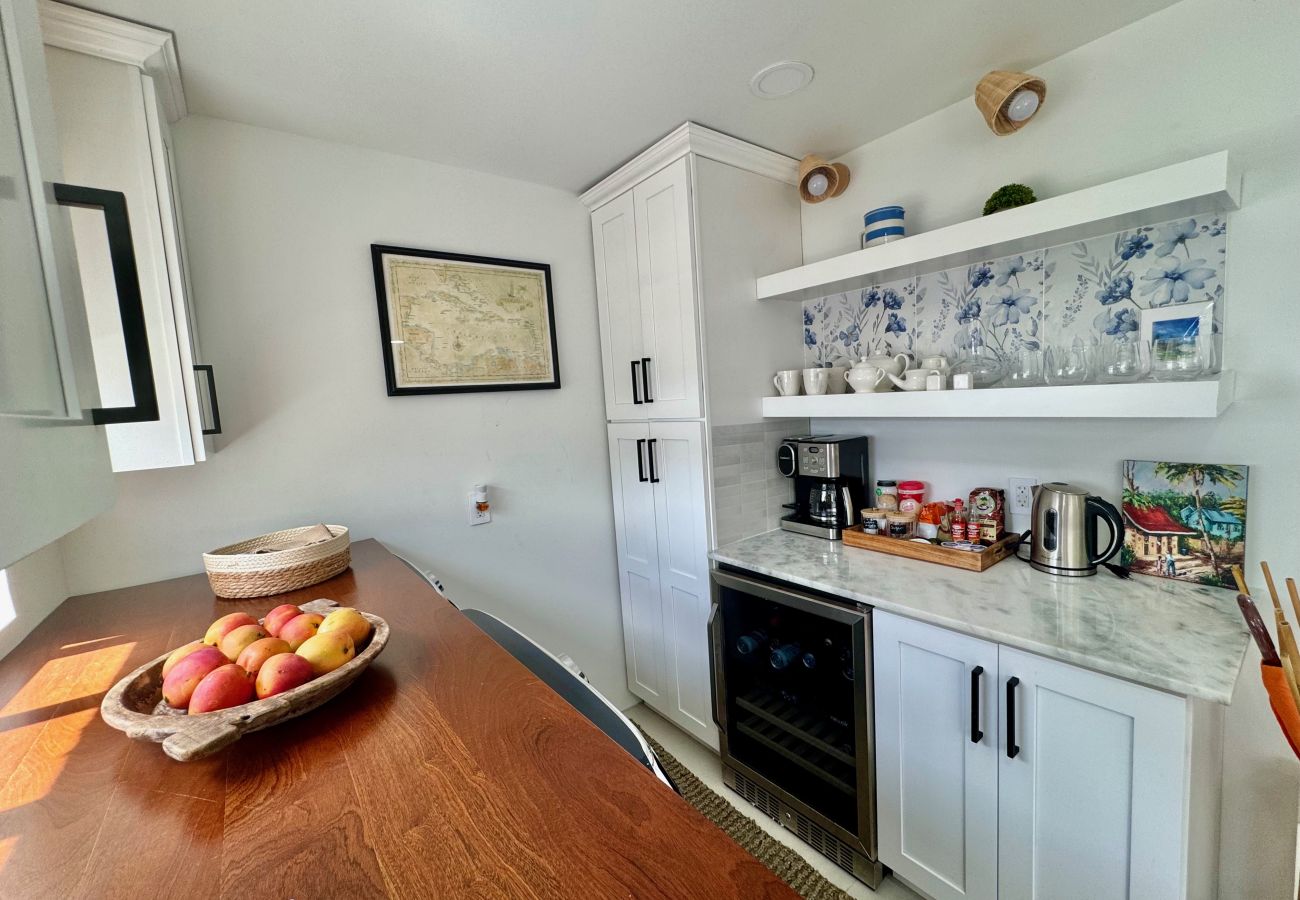 Villa in Jolly Harbour - Exquisite Waterfront Villa