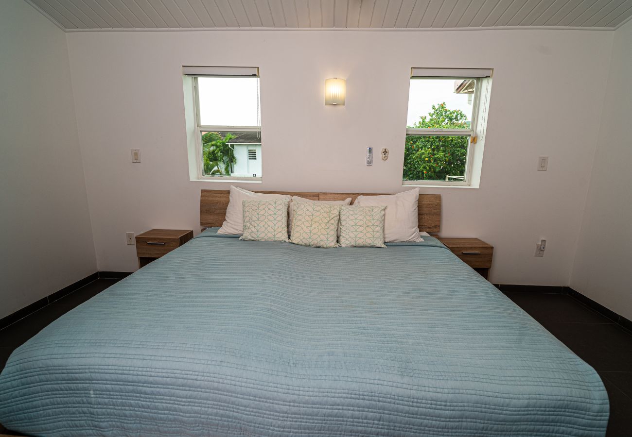 Villa in Jolly Harbour - Stylish Waterfront Escape 