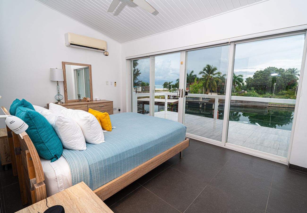 Villa in Jolly Harbour - Stylish Waterfront Escape 