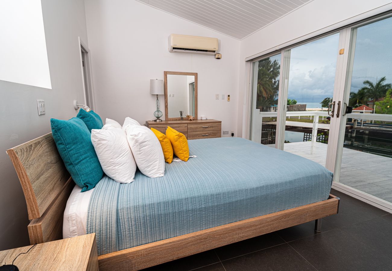 Villa in Jolly Harbour - Stylish Waterfront Escape 