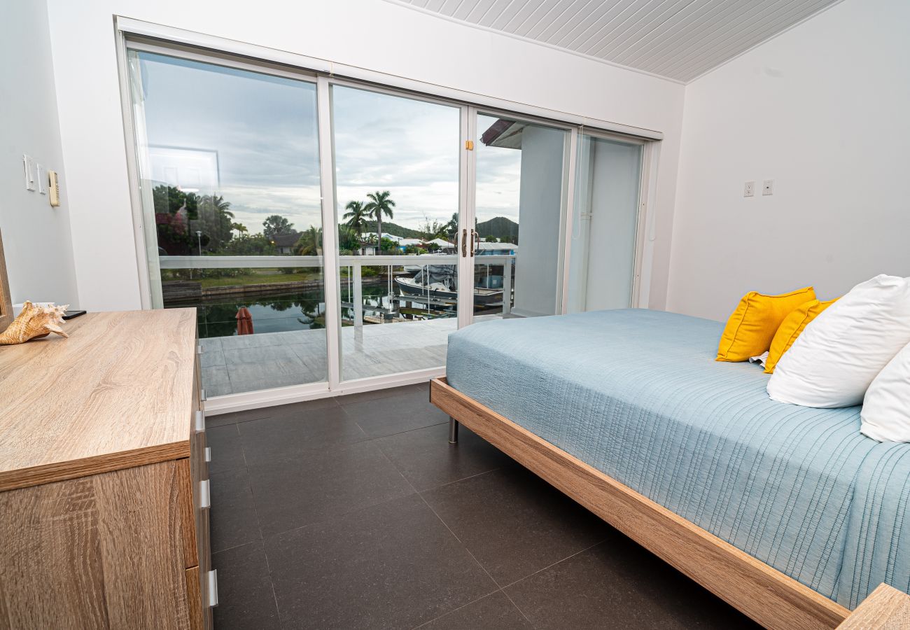 Villa in Jolly Harbour - Stylish Waterfront Escape 