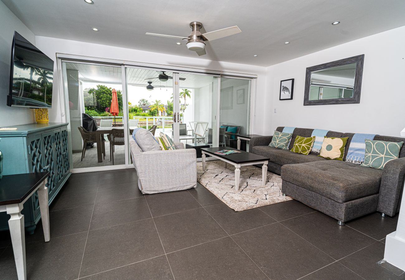 Villa in Jolly Harbour - Stylish Waterfront Escape 