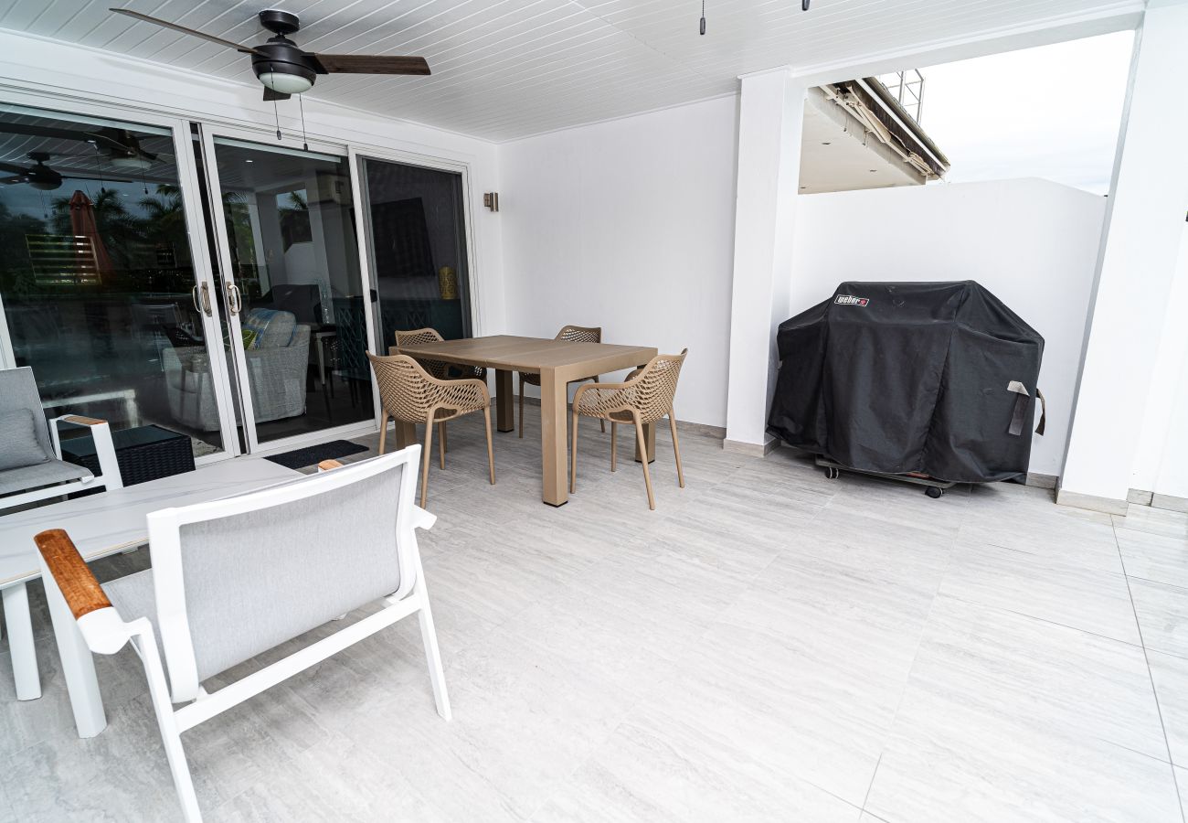 Villa in Jolly Harbour - Stylish Waterfront Escape 