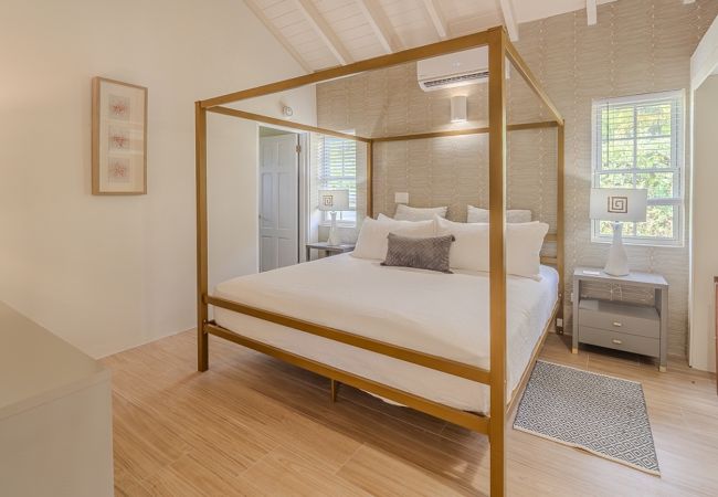 Villa in Jolly Harbour - Idyllic Tropical Retreat Villa in Jolly Harbour - Idyllic Tropical Retreat