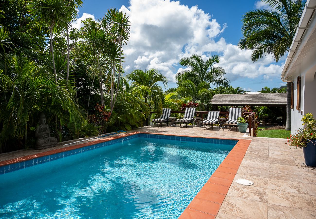 Villa in Jolly Harbour - Idyllic Tropical Retreat