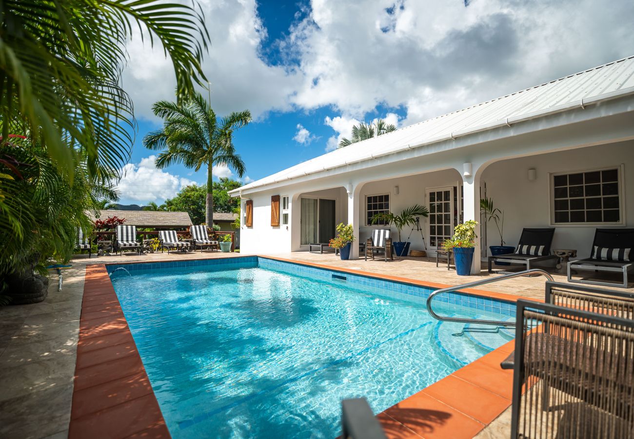 Villa in Jolly Harbour - Idyllic Tropical Retreat