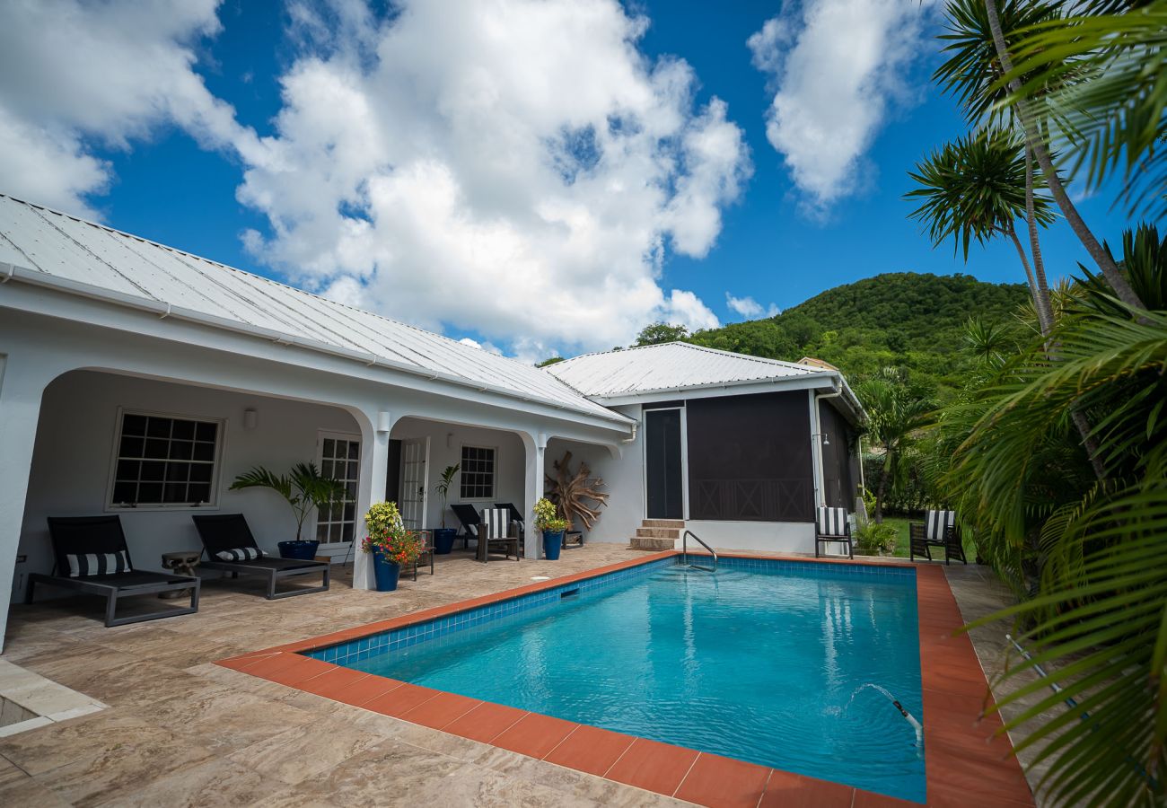 Villa in Jolly Harbour - Idyllic Tropical Retreat
