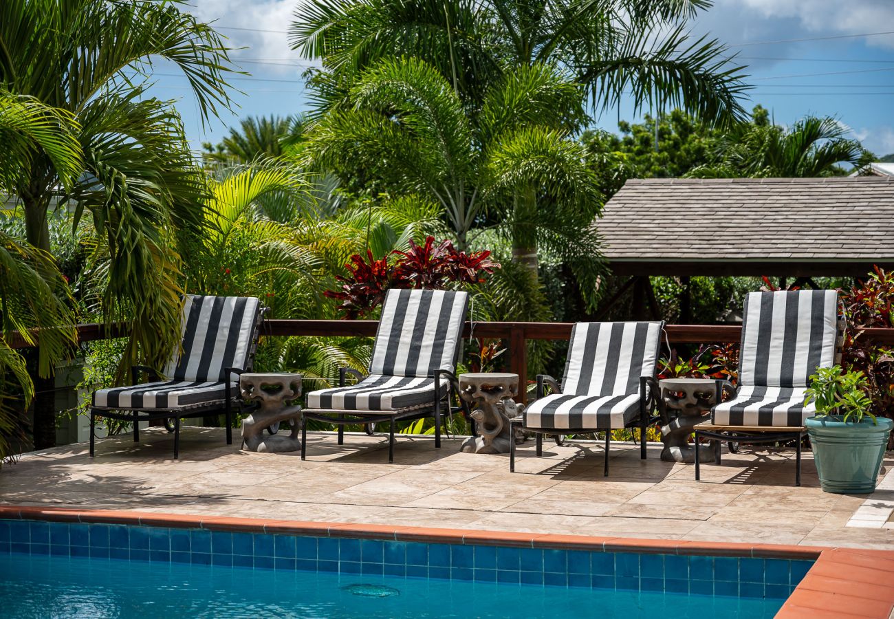 Villa in Jolly Harbour - Idyllic Tropical Retreat