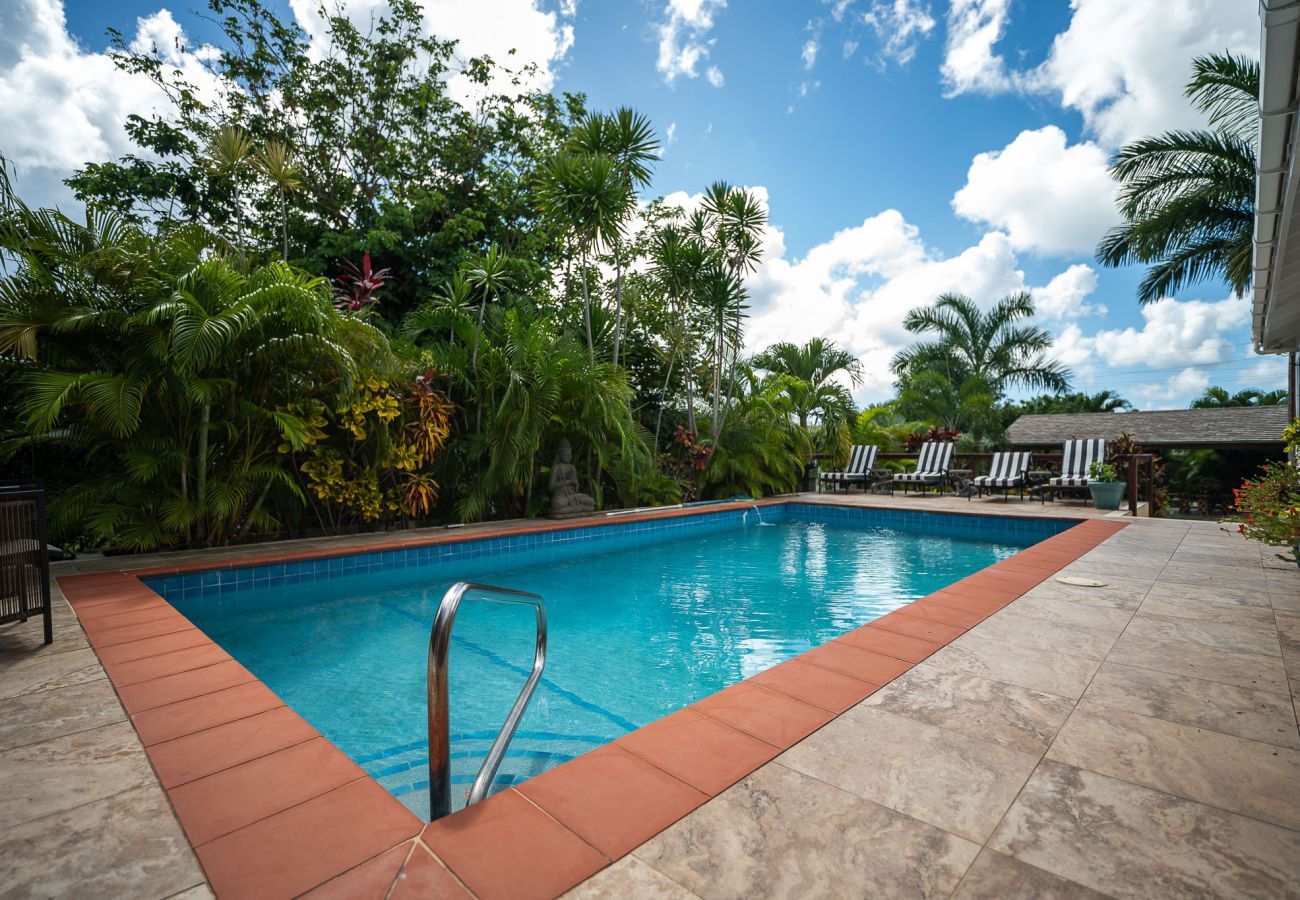 Villa in Jolly Harbour - Idyllic Tropical Retreat