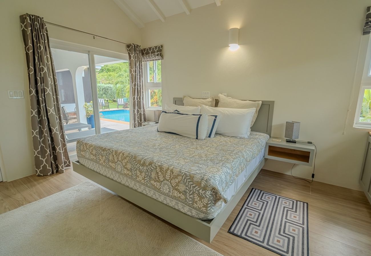 Villa in Jolly Harbour - Idyllic Tropical Retreat