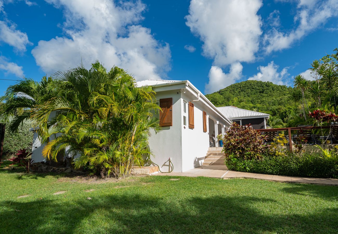 Villa in Jolly Harbour - Idyllic Tropical Retreat