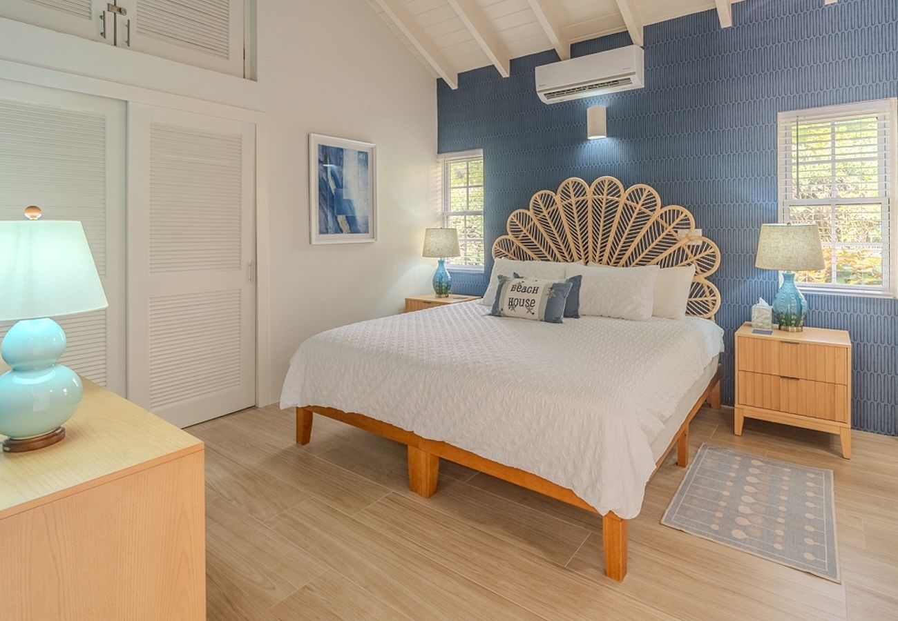Villa in Jolly Harbour - Idyllic Tropical Retreat