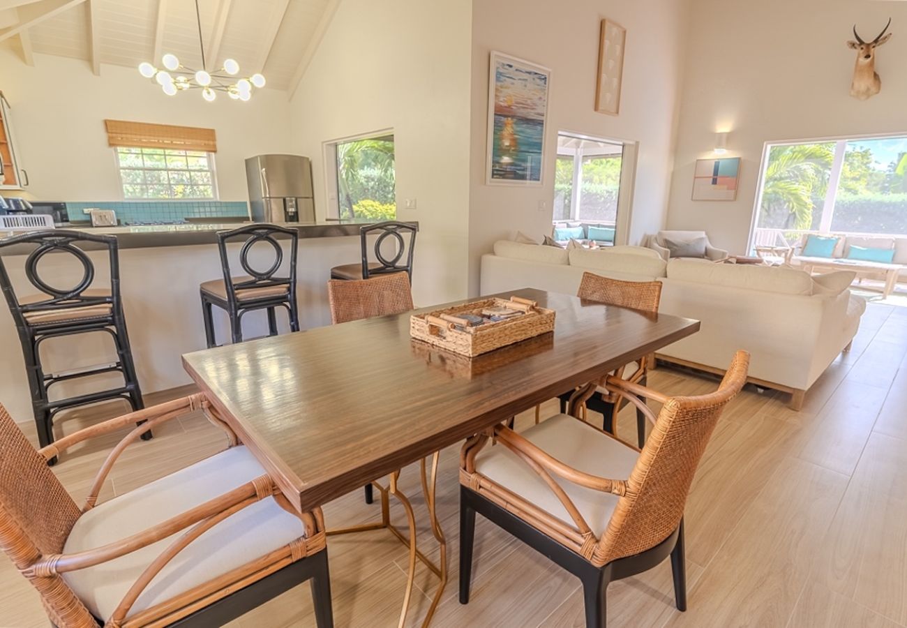Villa in Jolly Harbour - Idyllic Tropical Retreat