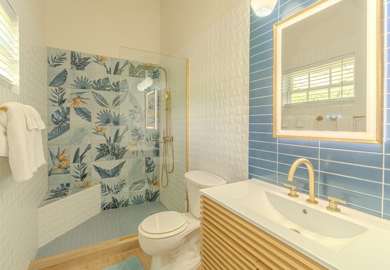 Villa in Jolly Harbour - Idyllic Tropical Retreat