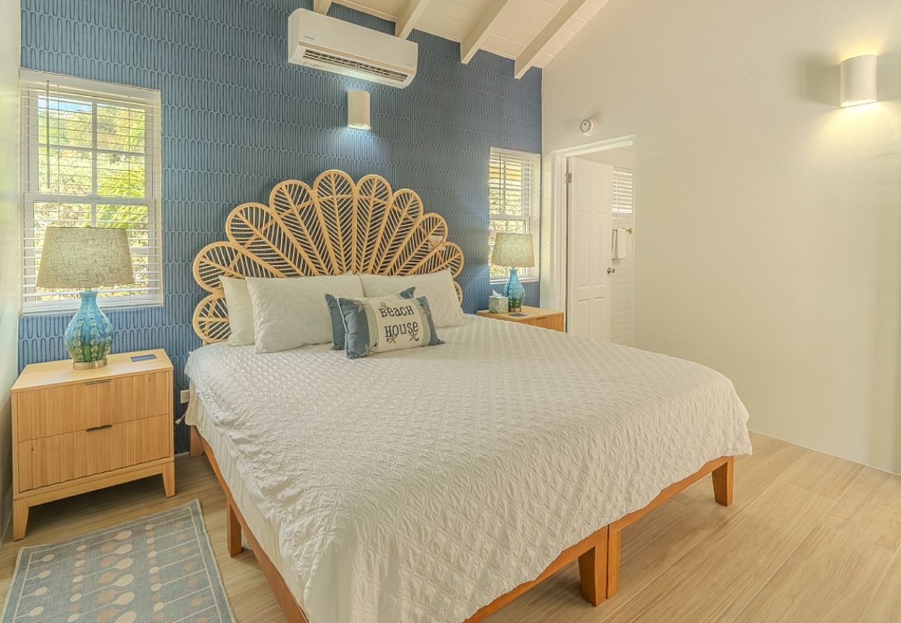 Villa in Jolly Harbour - Idyllic Tropical Retreat