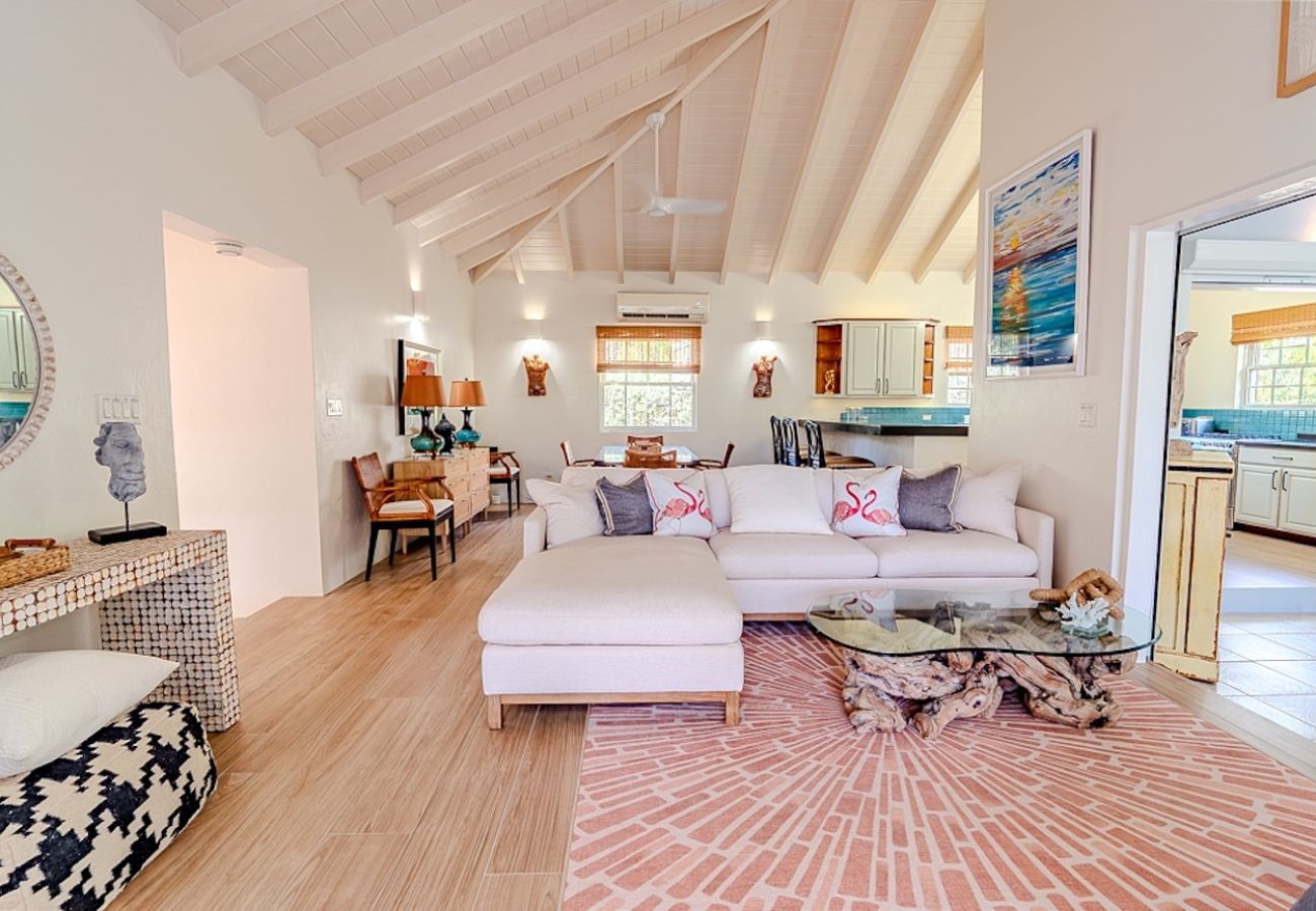 Villa in Jolly Harbour - Idyllic Tropical Retreat