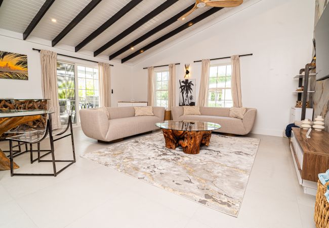 Villa in Jolly Harbour - Boutique Barefoot Luxury Villa in Jolly Harbour - Boutique Barefoot Luxury