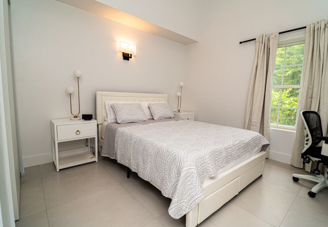 Villa in Jolly Harbour - Boutique Barefoot Luxury Villa in Jolly Harbour - Boutique Barefoot Luxury