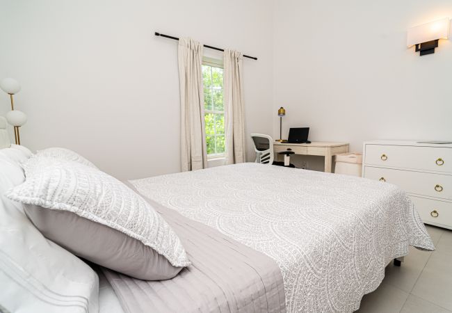 Villa in Jolly Harbour - Boutique Barefoot Luxury Villa in Jolly Harbour - Boutique Barefoot Luxury