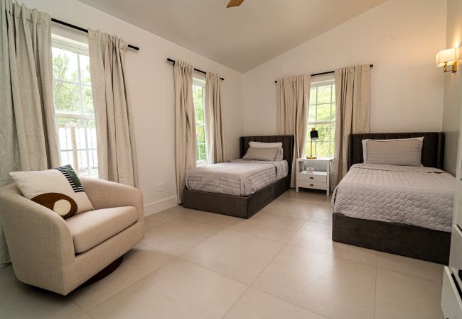 Villa in Jolly Harbour - Boutique Barefoot Luxury Villa in Jolly Harbour - Boutique Barefoot Luxury