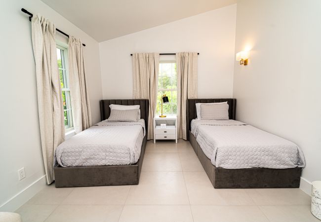 Villa in Jolly Harbour - Boutique Barefoot Luxury Villa in Jolly Harbour - Boutique Barefoot Luxury