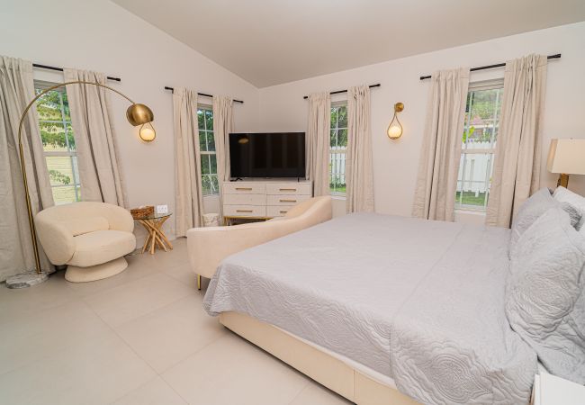 Villa in Jolly Harbour - Boutique Barefoot Luxury Villa in Jolly Harbour - Boutique Barefoot Luxury