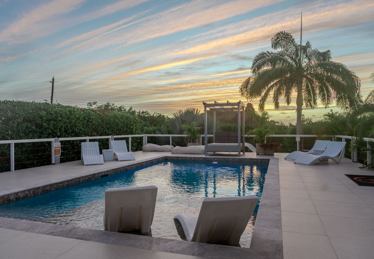 Villa in Jolly Harbour - Boutique Barefoot Luxury