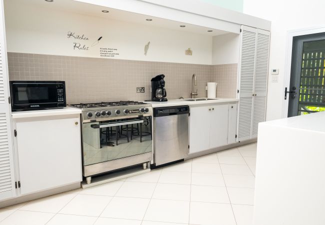 Villa in Jolly Harbour - Private Pool Tropical Escape Villa in Jolly Harbour - Private Pool Tropical Escape