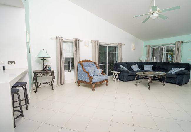 Villa in Jolly Harbour - Private Pool Tropical Escape Villa in Jolly Harbour - Private Pool Tropical Escape