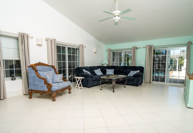 Villa in Jolly Harbour - Private Pool Tropical Escape Villa in Jolly Harbour - Private Pool Tropical Escape