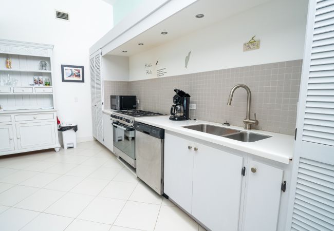 Villa in Jolly Harbour - Private Pool Tropical Escape Villa in Jolly Harbour - Private Pool Tropical Escape