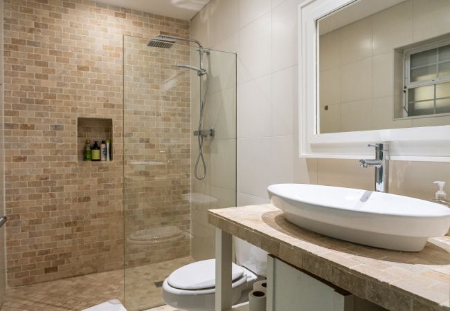 Villa in Jolly Harbour - Private Pool Tropical Escape Villa in Jolly Harbour - Private Pool Tropical Escape