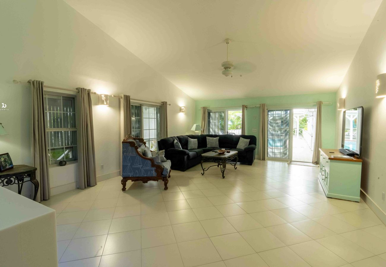 Villa in Jolly Harbour - Blissful Tropical Escape