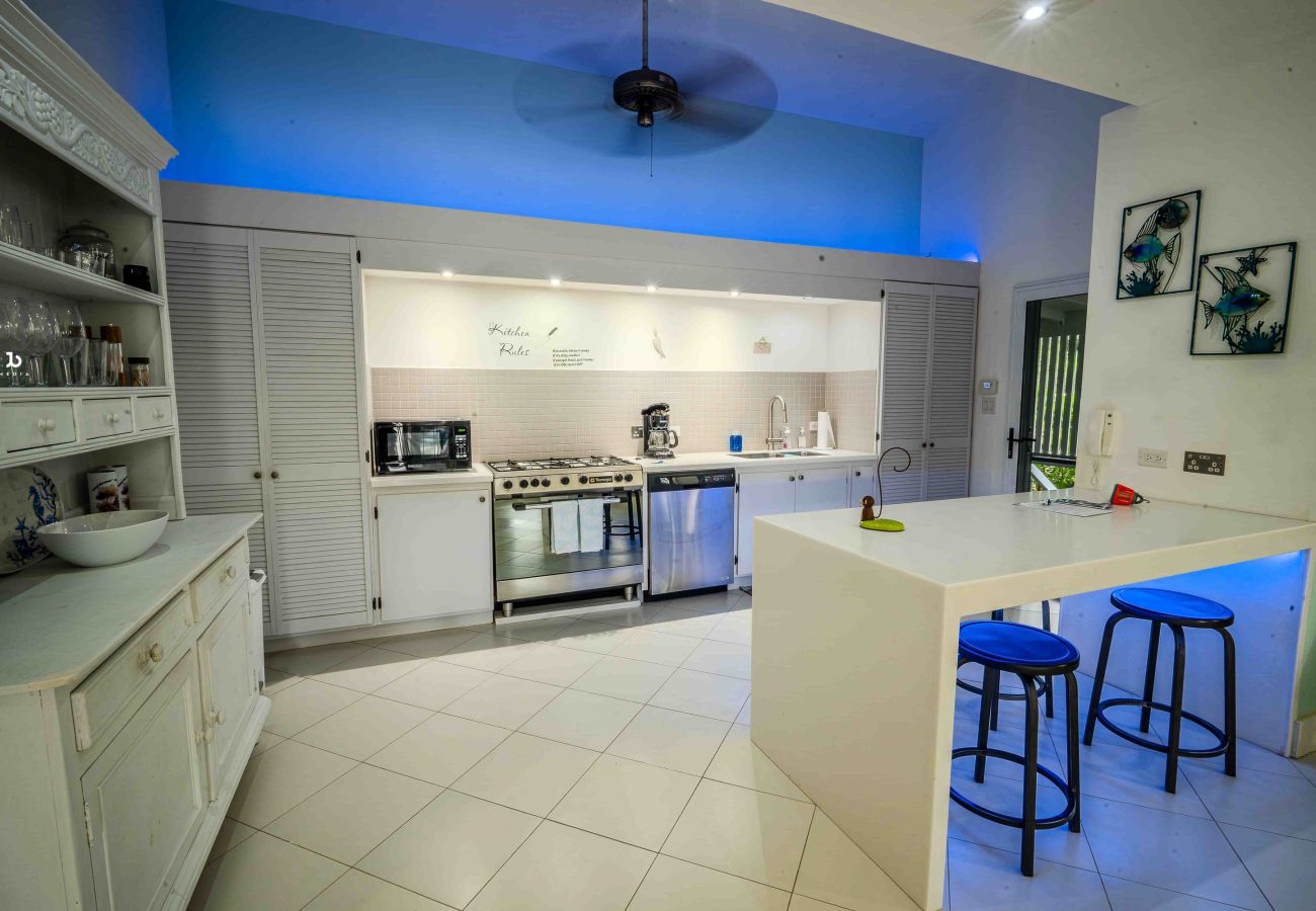 Villa in Jolly Harbour - Blissful Tropical Escape