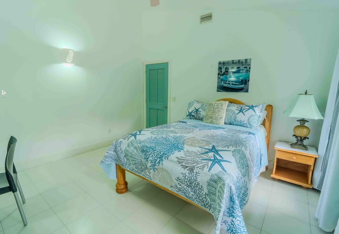 Villa in Jolly Harbour - Blissful Tropical Escape