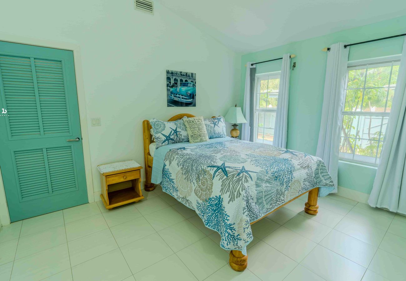 Villa in Jolly Harbour - Blissful Tropical Escape